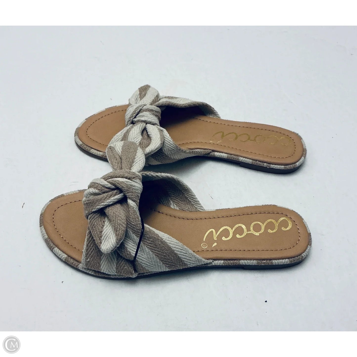 Sandals Flats By Clothes Mentor In Tan, Size: 7.5