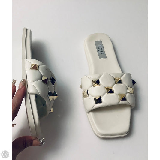Sandals Flats By Clothes Mentor In White, Size: 9.5