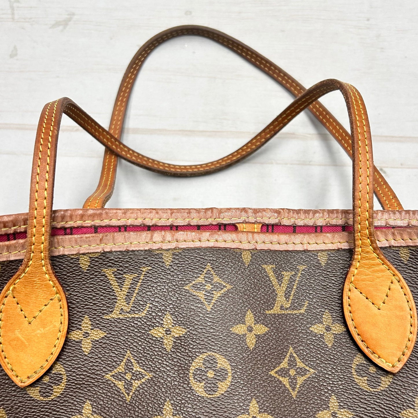 Handbag Luxury Designer By Louis Vuitton, Size: Medium