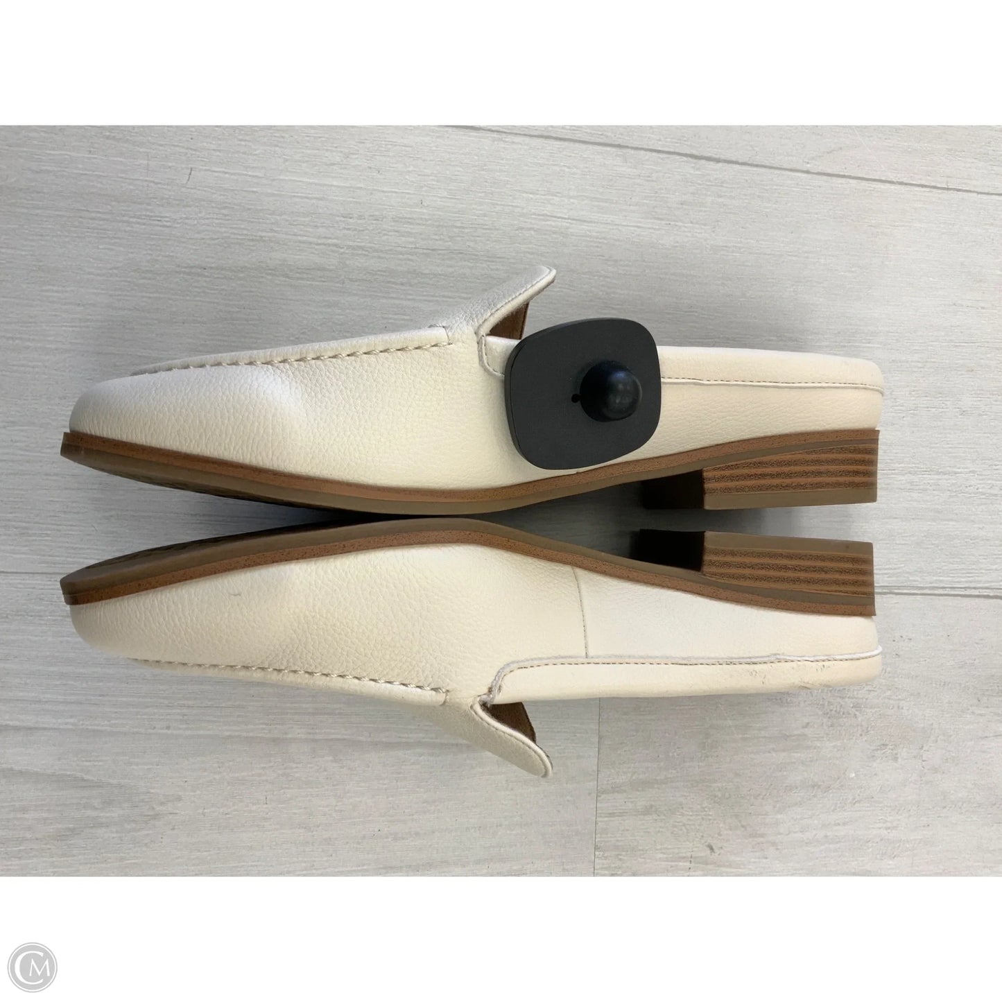 Shoes Flats By Aerosoles In White, Size: 9