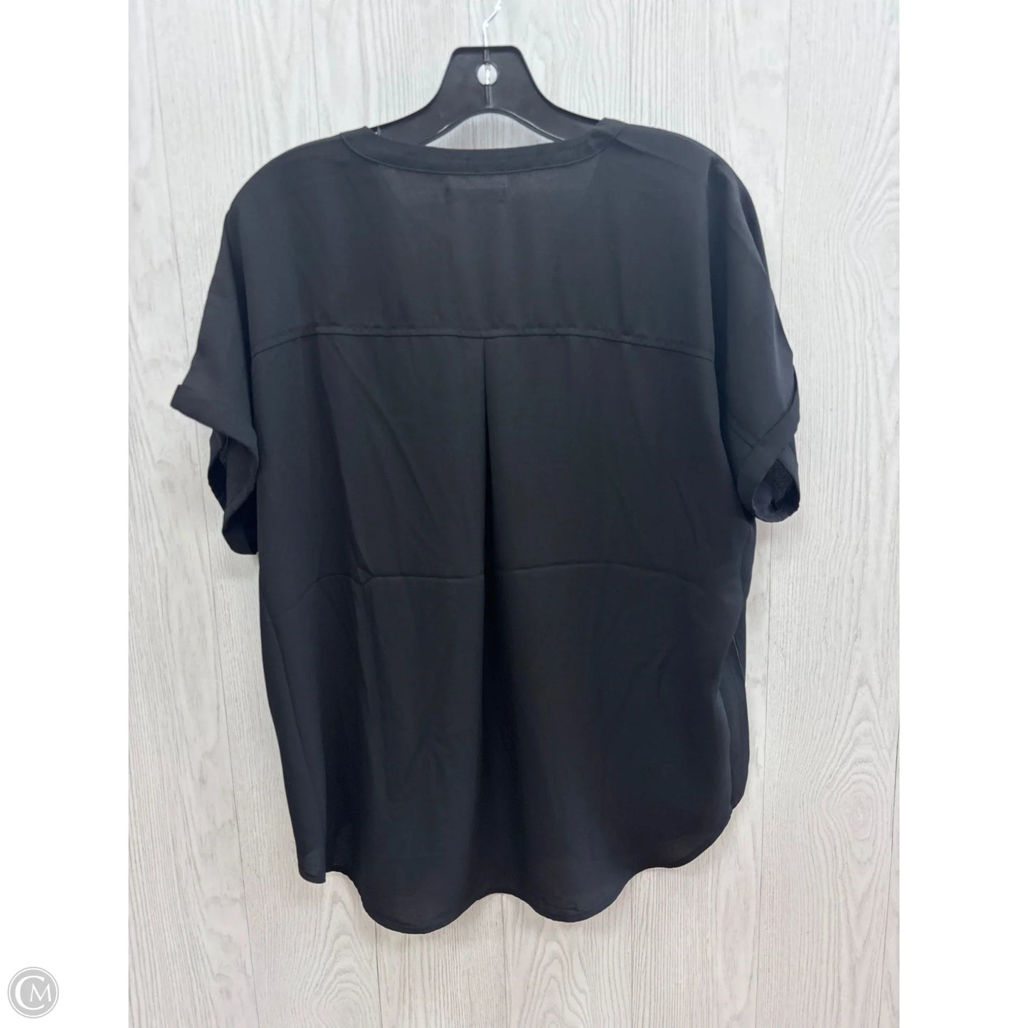 Top Short Sleeve By Maurices In Black, Size: L