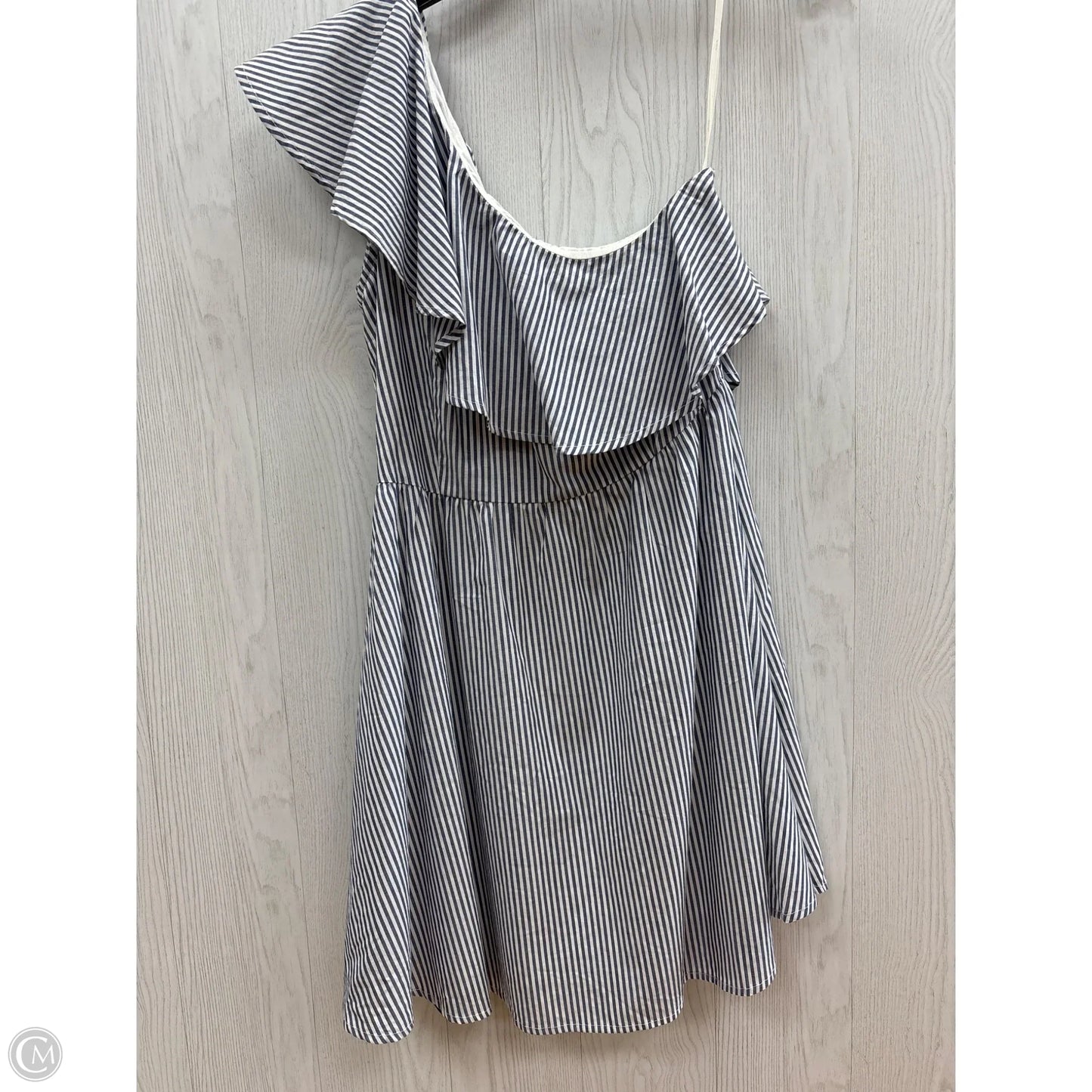 Dress Casual Short By Clothes Mentor In Blue & White, Size: M