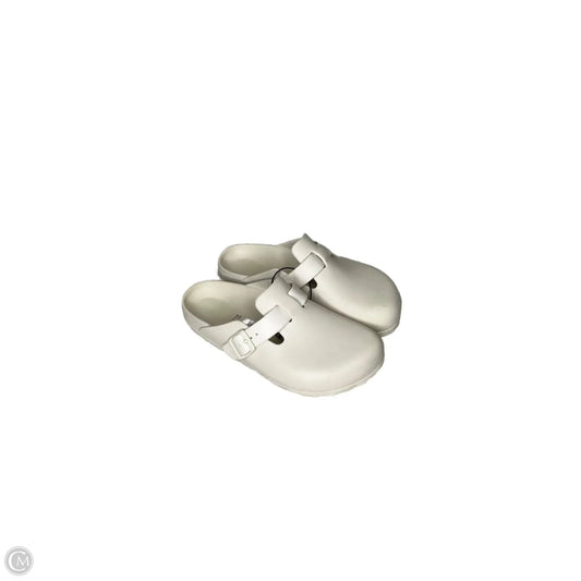 Shoes Flats By Birkenstock In Cream, Size: 8