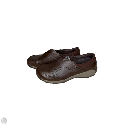 Shoes Flats By Merrell In Brown, Size: 8