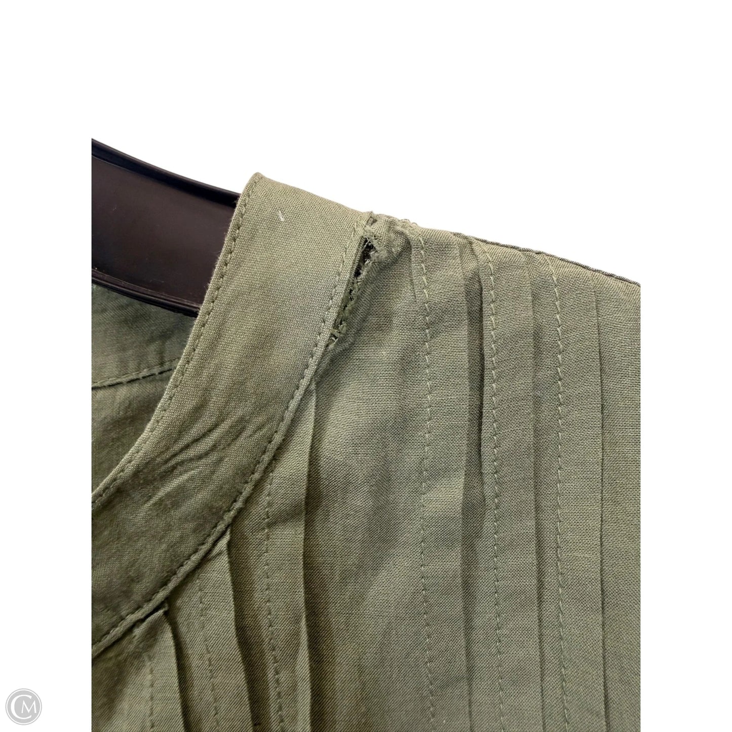 Top Short Sleeve By Universal Thread In Green, Size: S