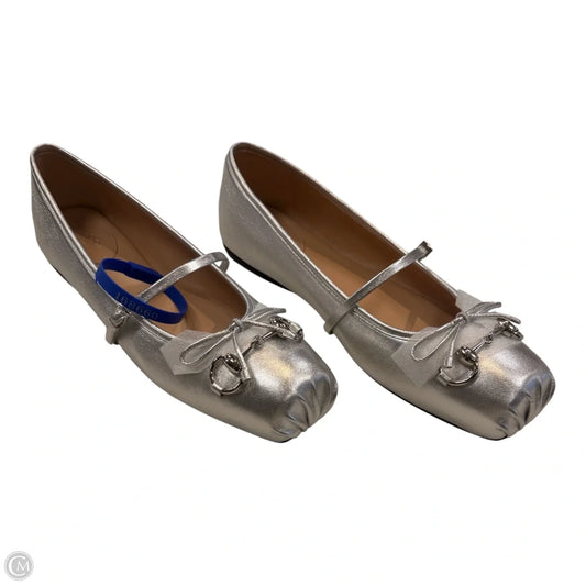 Shoes Luxury Designer By Gucci In Silver, Size: 9