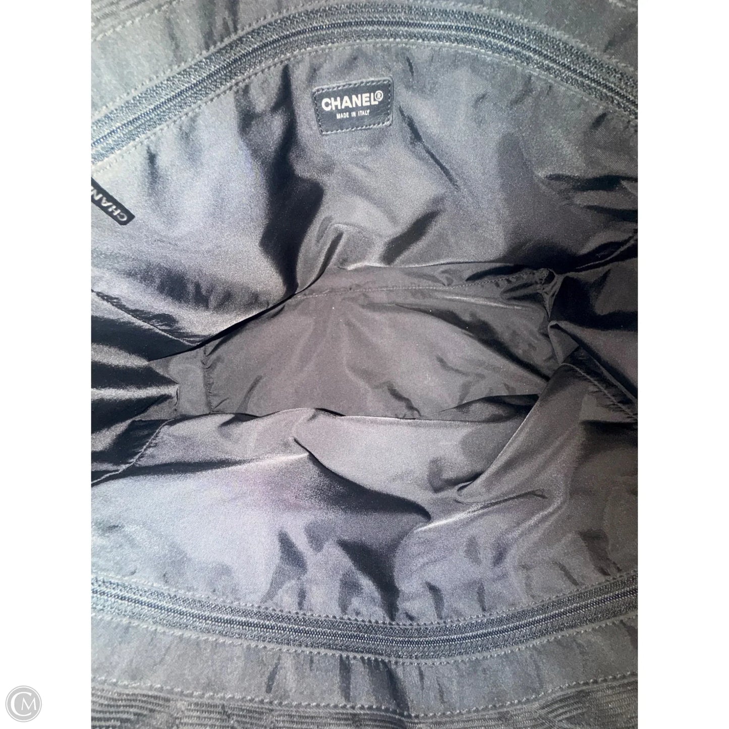 Tote Luxury Designer By Chanel, Size: Medium