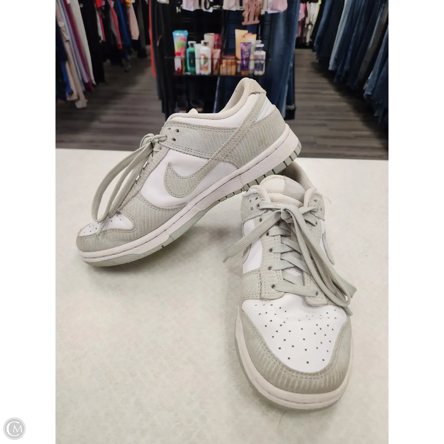 Shoes Sneakers By Nike In Green & White, Size: 7.5