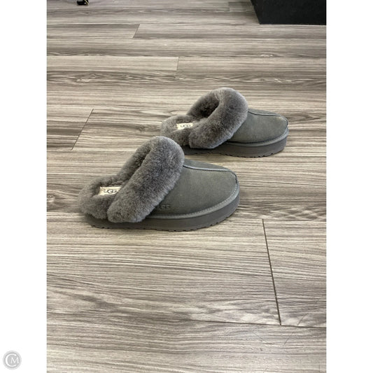 Shoes Designer By Ugg In Grey, Size: 9