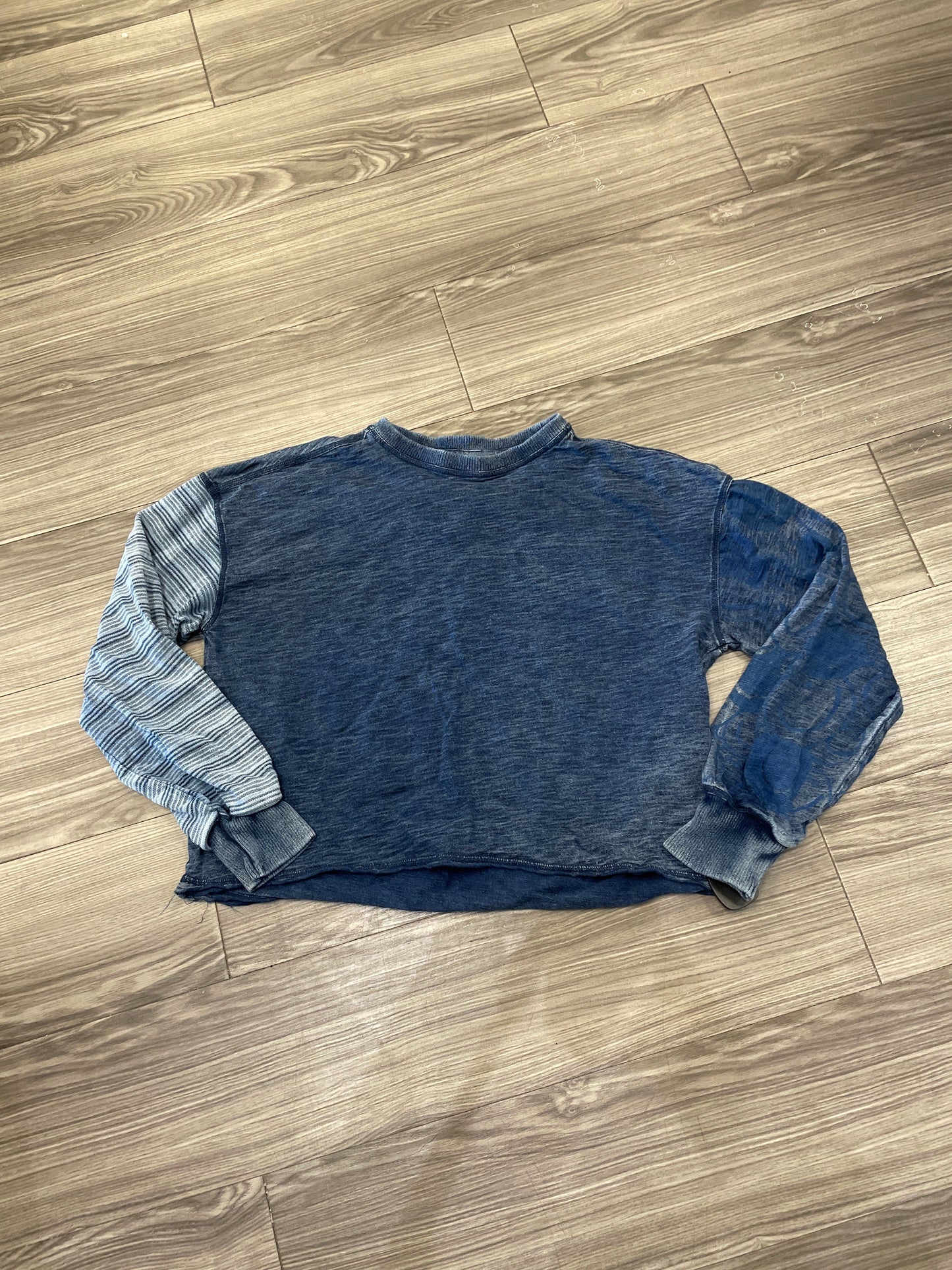 Top Long Sleeve By We The Free In Blue, Size: Xs