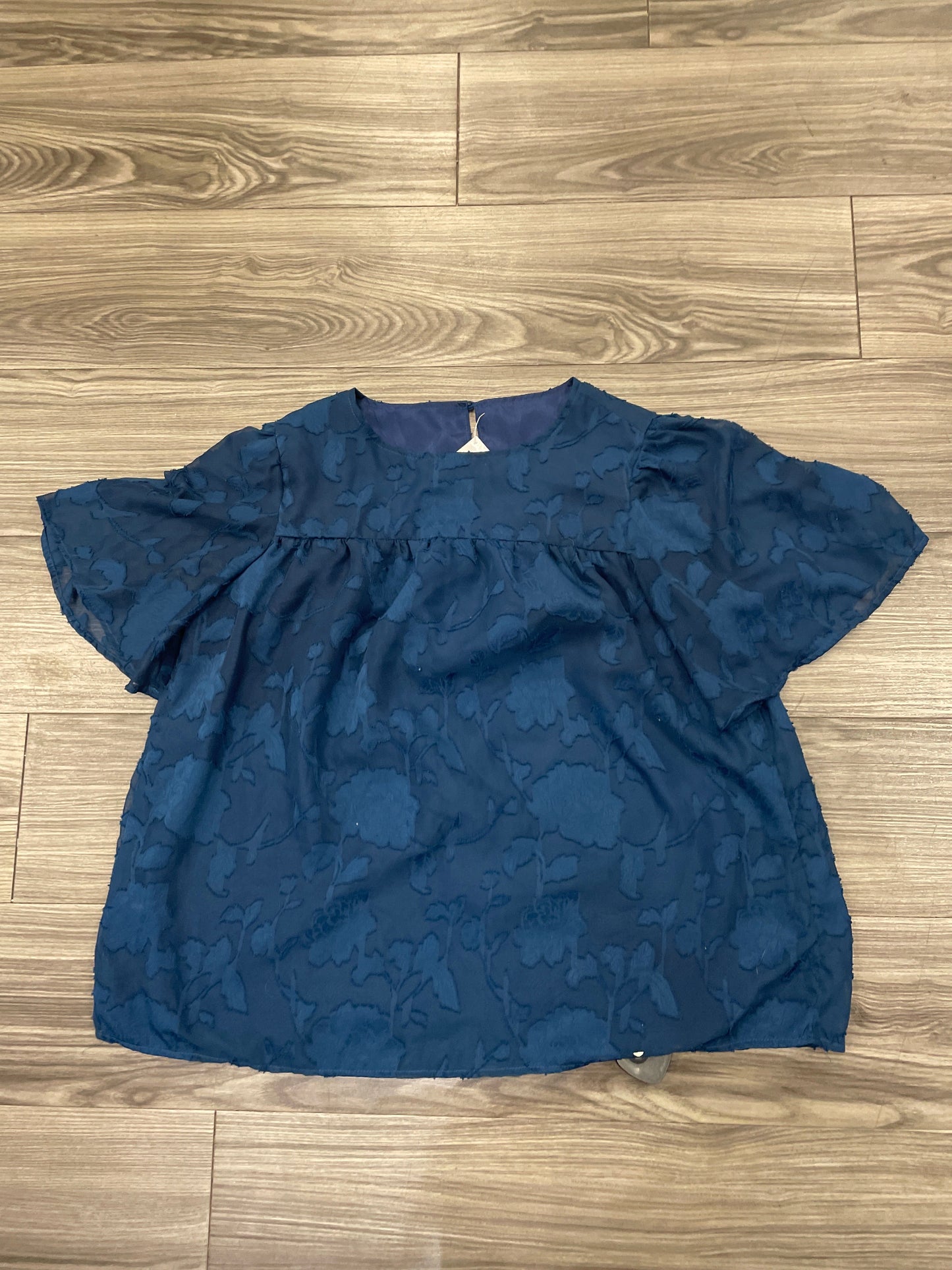 Top Short Sleeve By Clothes Mentor In Navy, Size: M