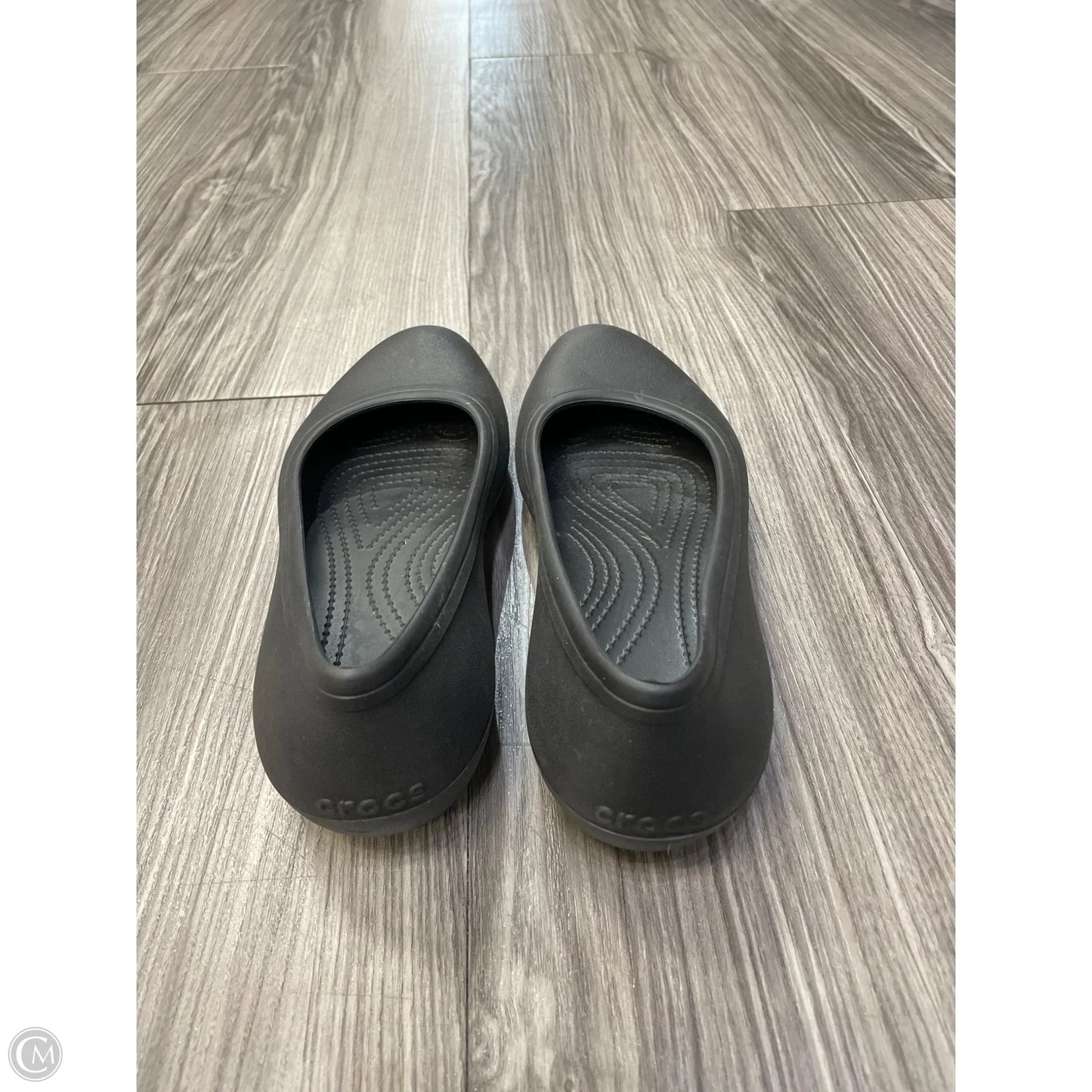 Shoes Flats By Crocs In Black, Size: 7