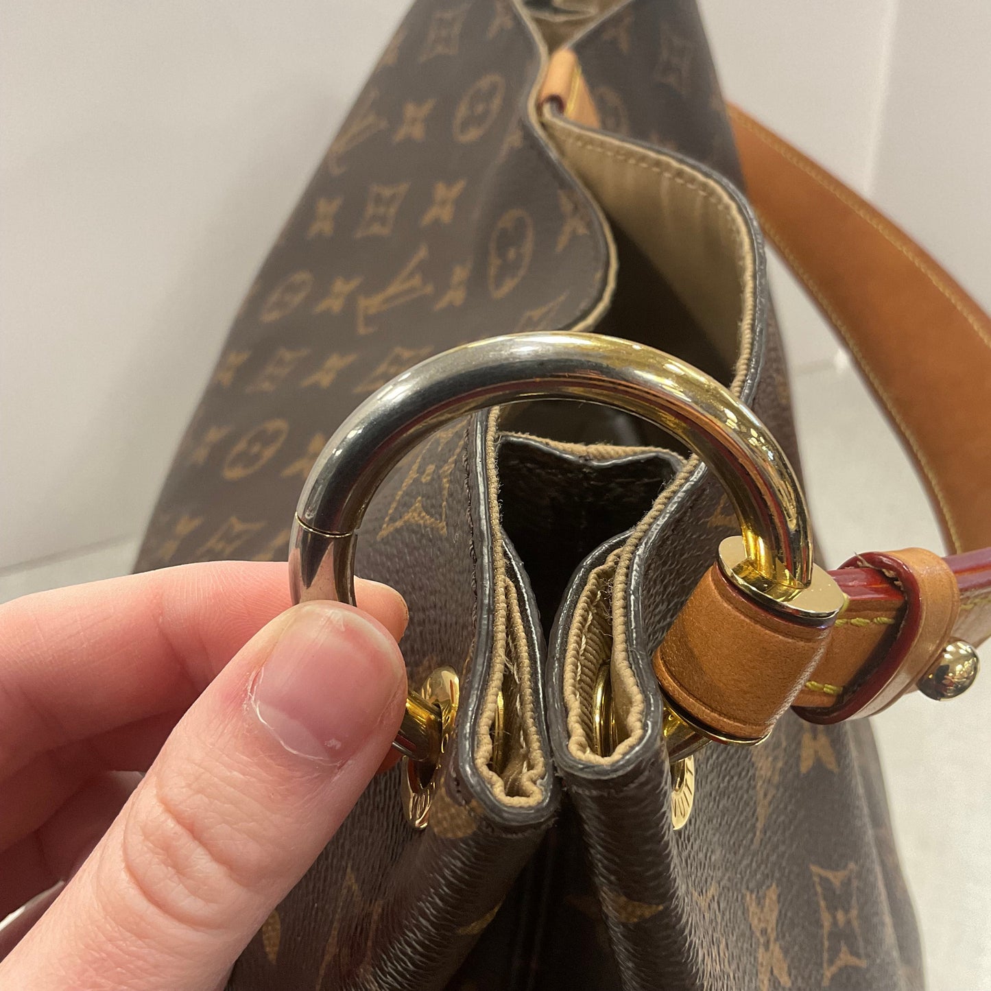 Handbag Luxury Designer By Louis Vuitton, Size: Large