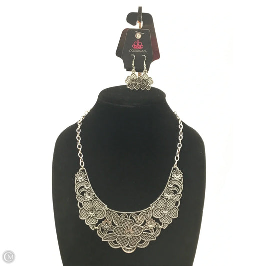 Necklace Set By Paparazzi, Size: 02 Piece Set