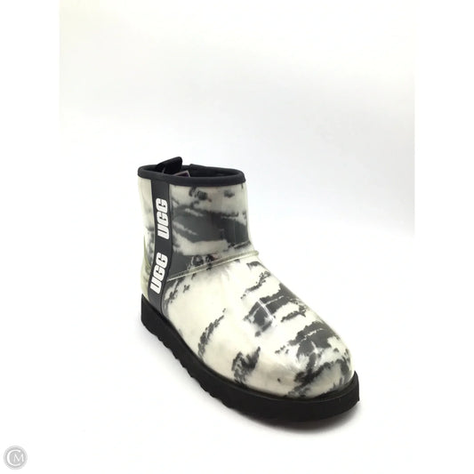 Boots Designer By Ugg In Black & White, Size: 9