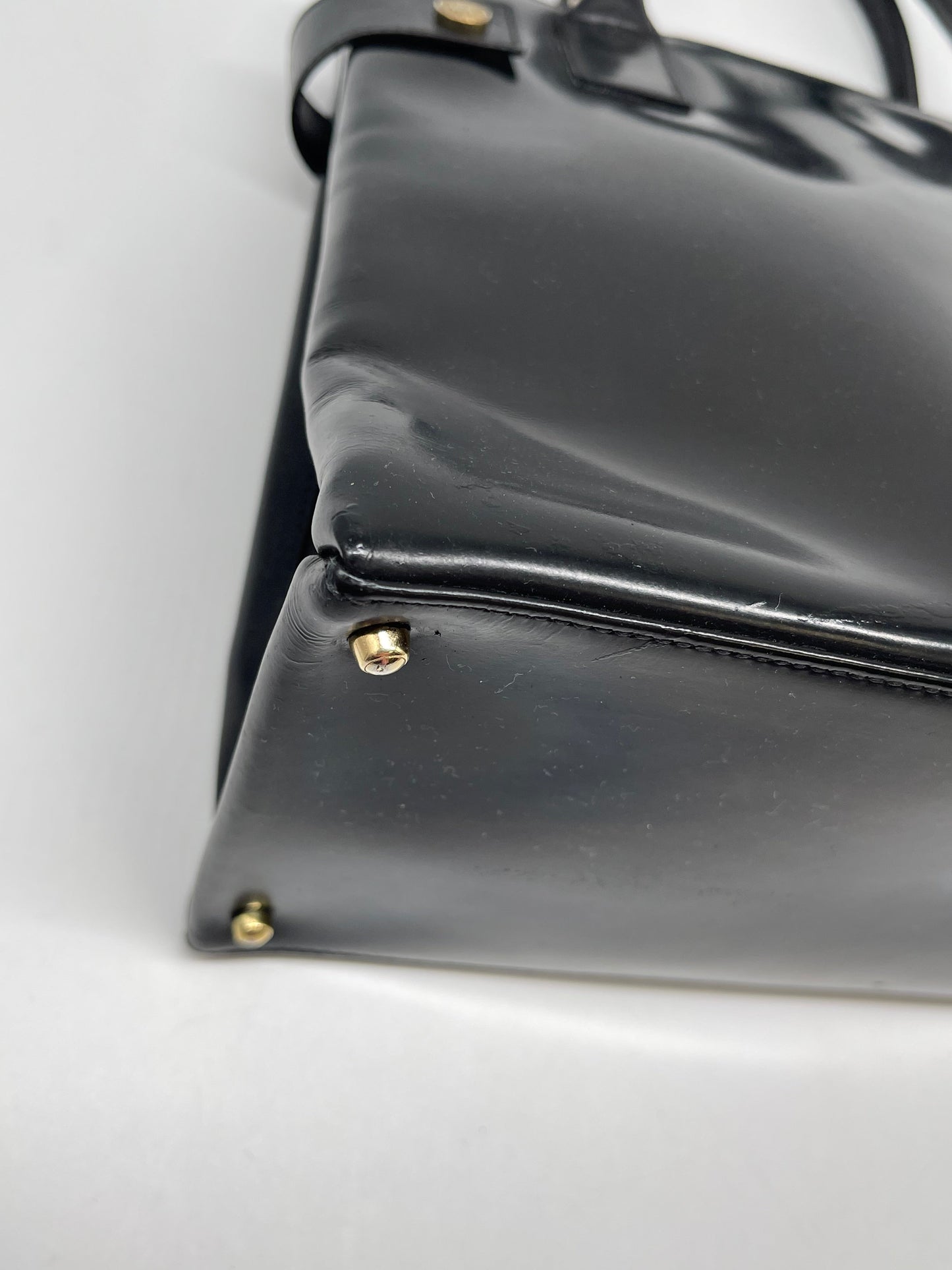 Handbag Luxury Designer By Gucci, Size: Medium