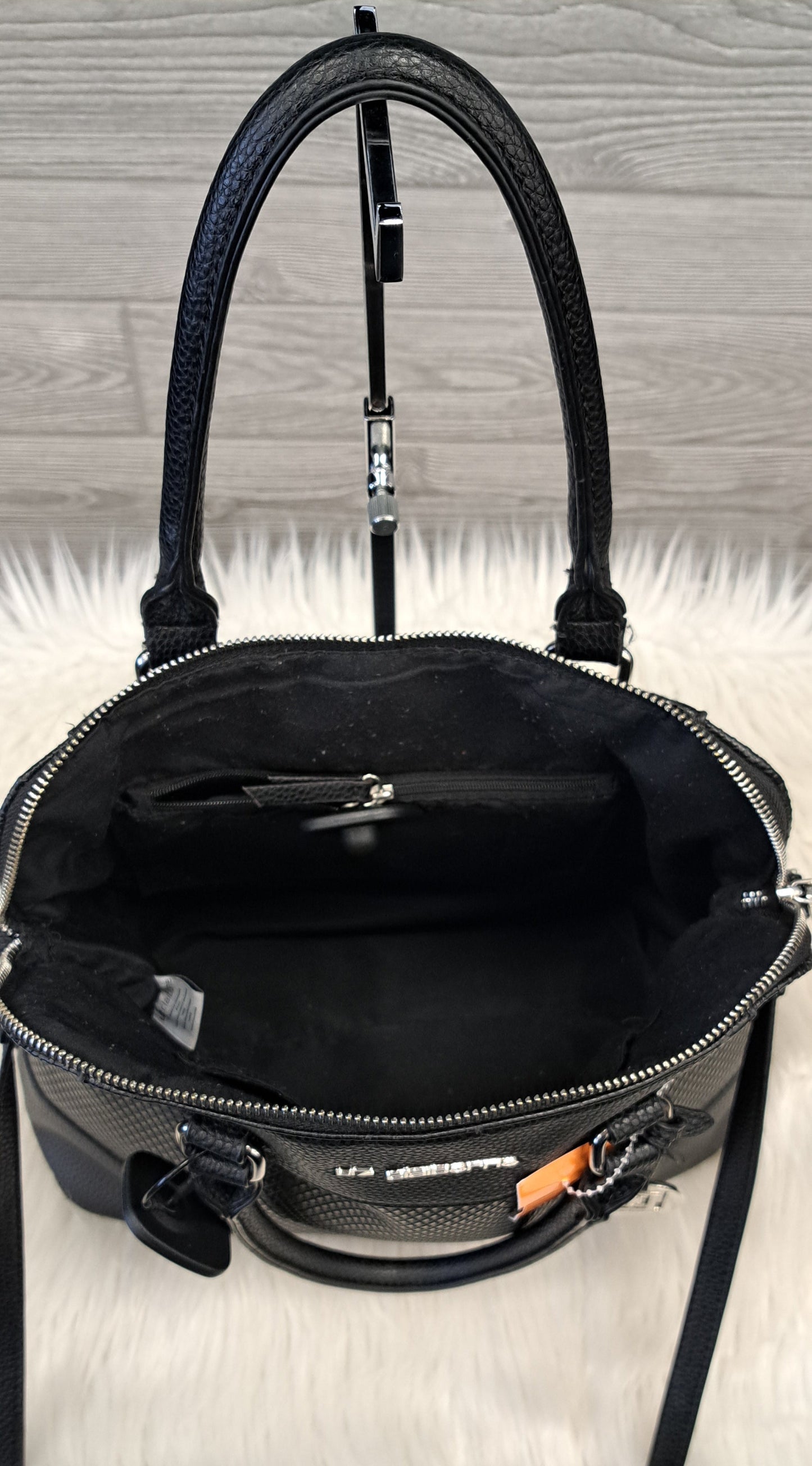 Handbag By Liz Claiborne, Size: Large