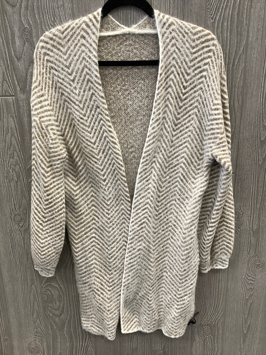 Sweater Cardigan By Clothes Mentor In Cream, Size: S