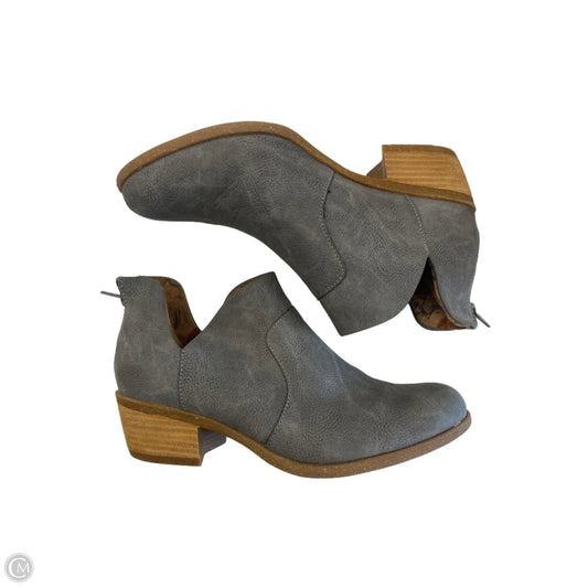 Boots Ankle Flats By Boc In Grey, Size: 8