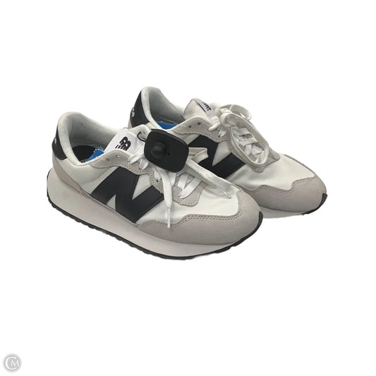 Shoes Athletic By New Balance In Black & White, Size: 8
