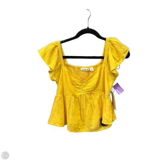 Top Short Sleeve By Clothes Mentor In Yellow, Size: S