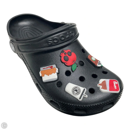 Shoes Flats By Crocs In Black, Size: 5