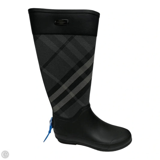 Boots Luxury Designer By Burberry In Plaid Pattern, Size: 6.5