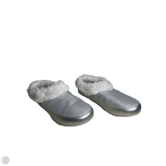 Shoes Flats By Sorel In Silver, Size: 9