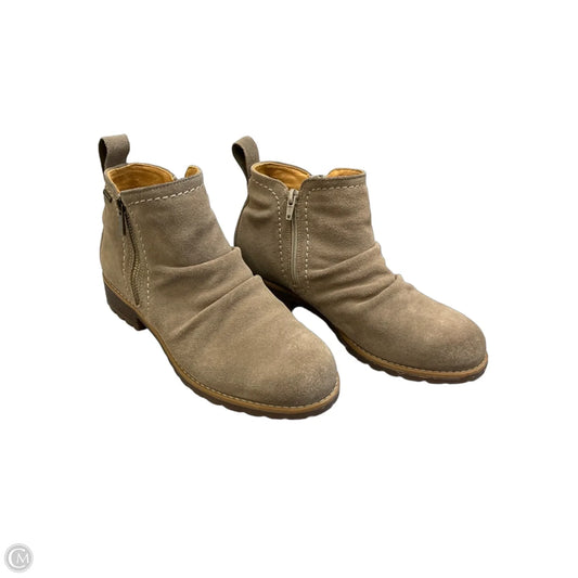 Boots Ankle Flats By Clarks In Beige, Size: 8.5