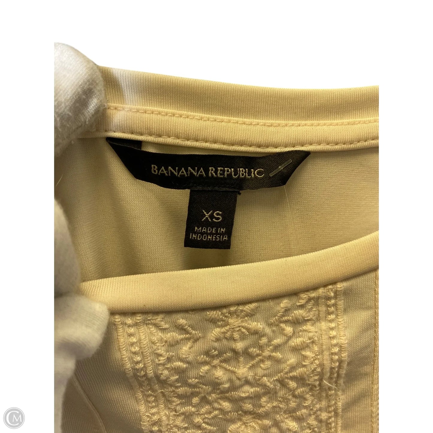 Top Short Sleeve By Banana Republic In Cream, Size: Xs