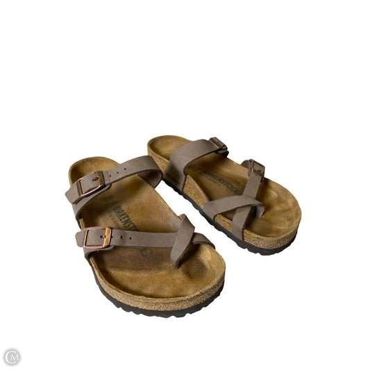 Sandals Flats By Birkenstock In Brown, Size: 5