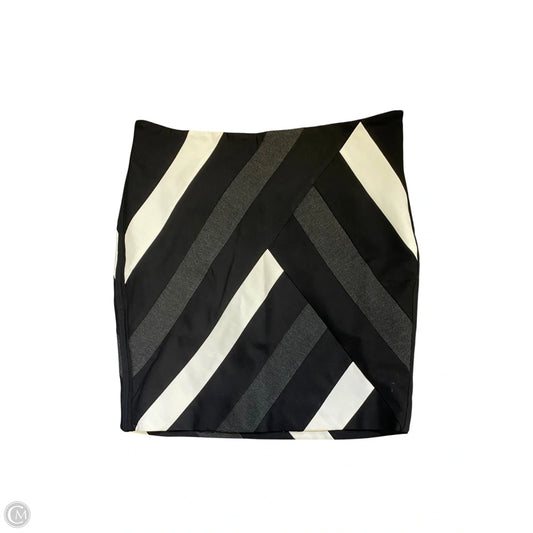 Skirt Mini & Short By White House Black Market In Black & White, Size: L