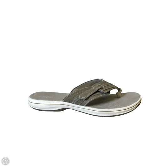 Sandals Flats By Clarks In Grey, Size: 10