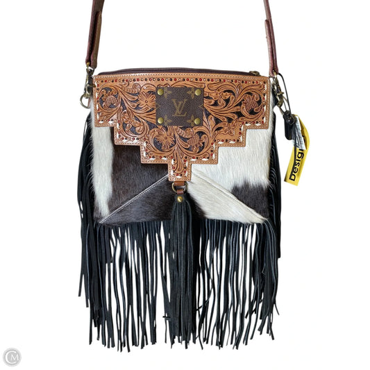 Crossbody By Clothes Mentor, Size: Medium