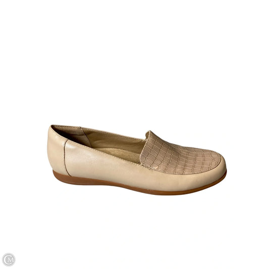 Shoes Flats By Trotters In Beige, Size: 9.5