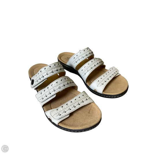 Sandals Flats By Clarks In Cream, Size: 9.5