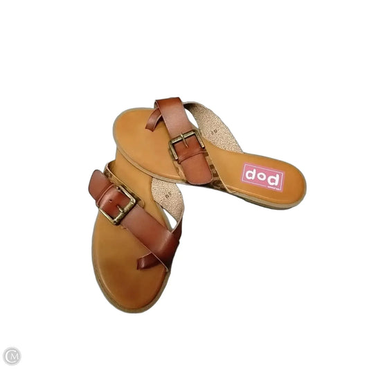 Sandals Flats By Clothes Mentor In Brown, Size: 8