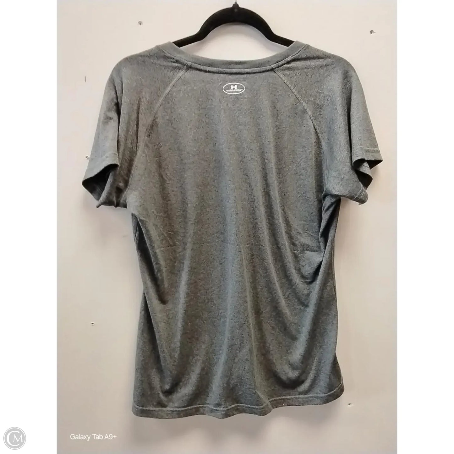 Athletic Top Short Sleeve By Under Armour In Grey, Size: L