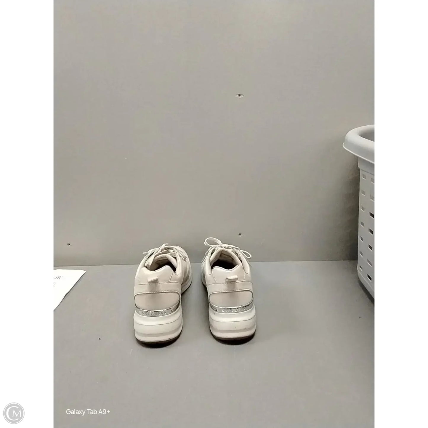 Shoes Athletic By Skechers In Beige, Size: 9.5