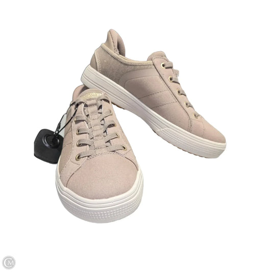 Shoes Flats By Skechers In Beige, Size: 6.5