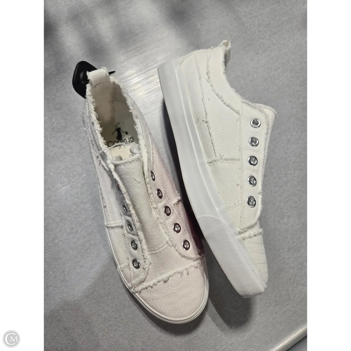 Shoes Flats By Corkys In White, Size: 7