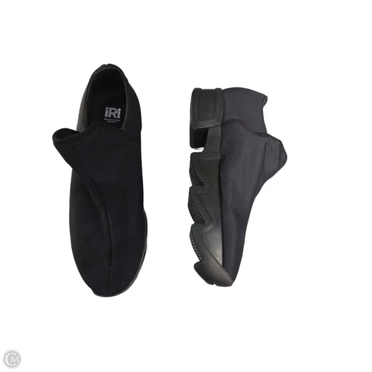 Shoes Flats By Cmc In Black, Size: 10