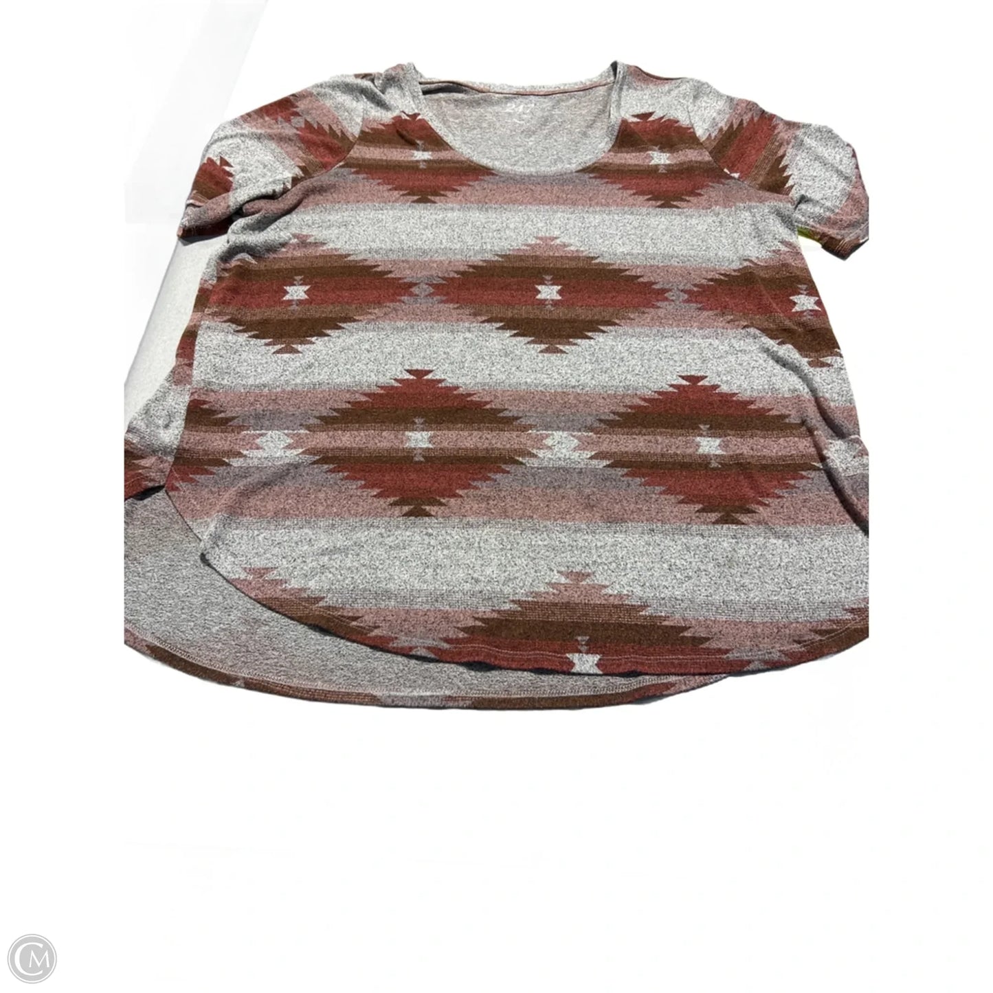 Top Short Sleeve By Maurices In Grey, Size: 2x