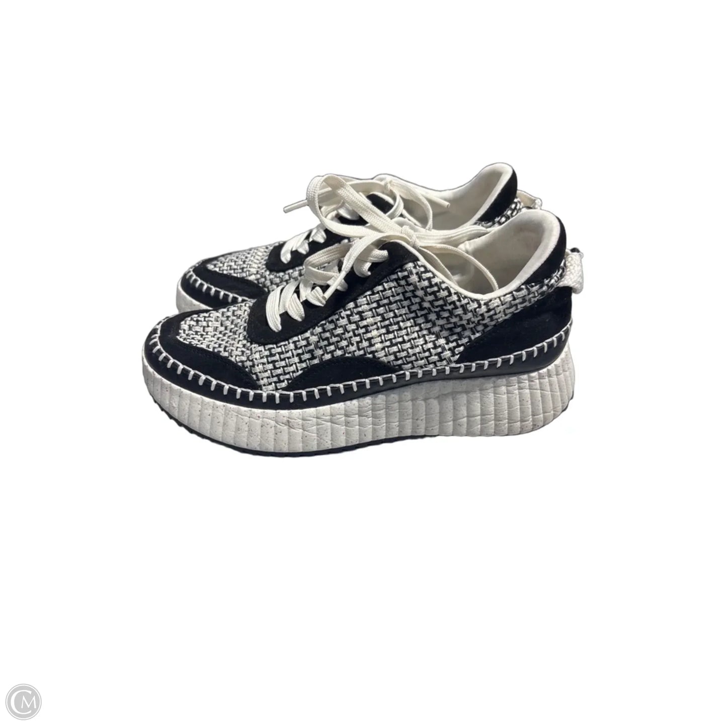 Shoes Sneakers By Universal Thread In Black & White, Size: 9.5