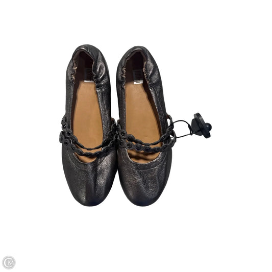 Shoes Flats By Fitflop In Grey, Size: 7.5