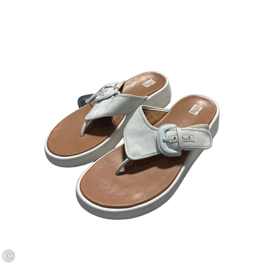 Sandals Flats By Fitflop In White, Size: 9