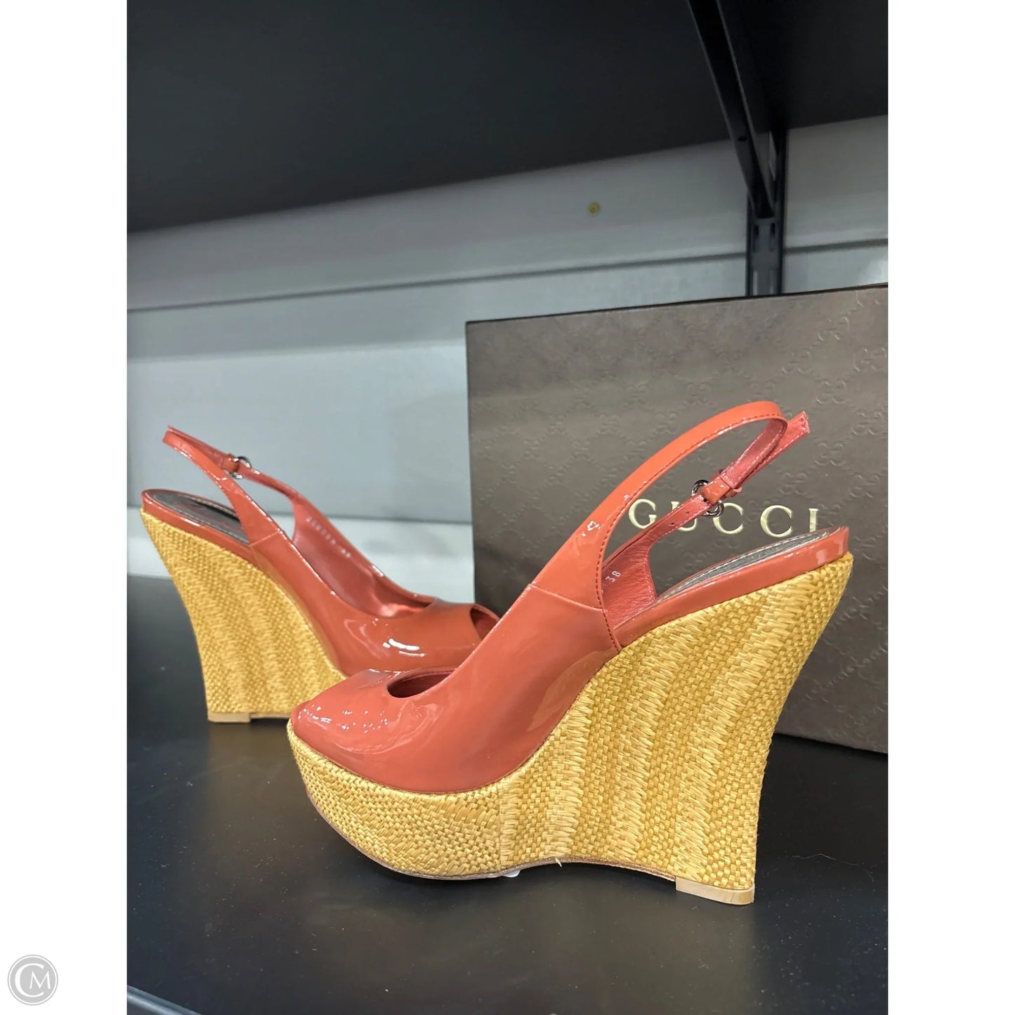 Shoes Luxury Designer By Gucci In Coral, Size: 8