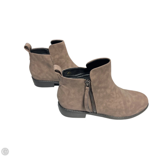 Boots Ankle Flats By Cme In Brown, Size: 9