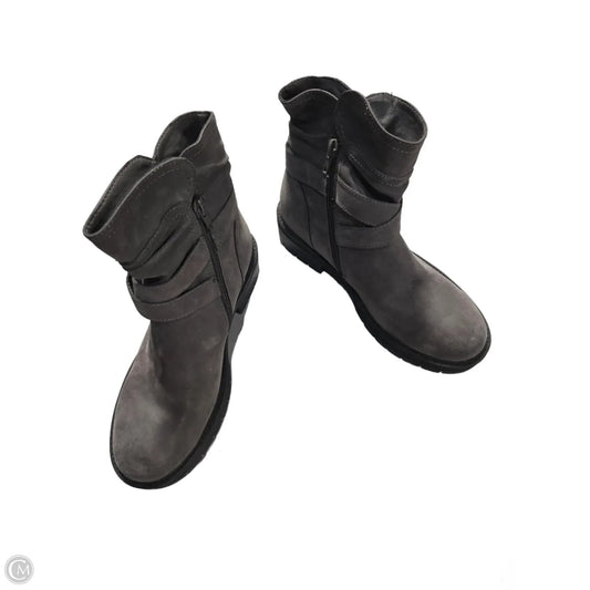 Boots Ankle Flats By Maurices In Grey, Size: 7