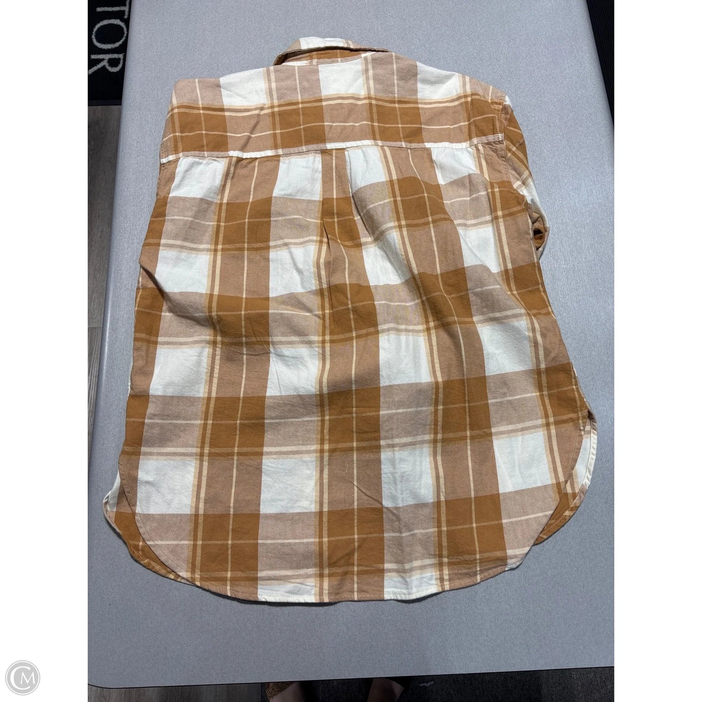 Top Long Sleeve By Universal Thread In Plaid Pattern, Size: M